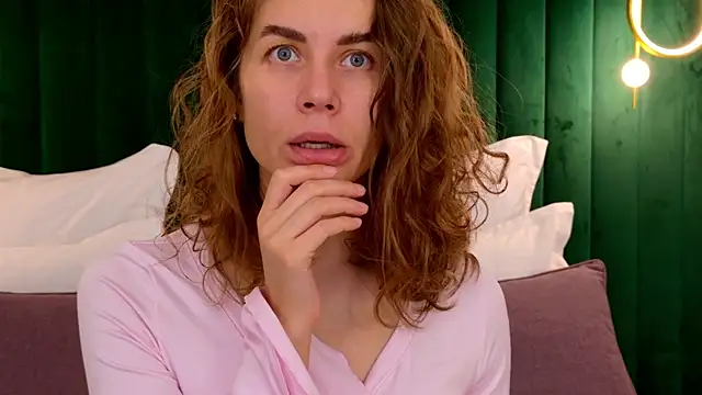 VikkiStorm online show from November 26, 2025, 3:07 am