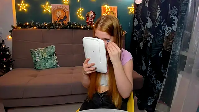 Xloe Queen online show from December 9, 2024, 3:00 pm