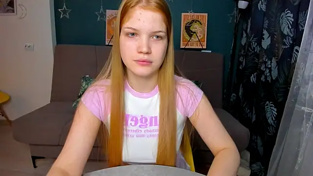 Xloe Queen online show from December 11, 2024, 11:51 am