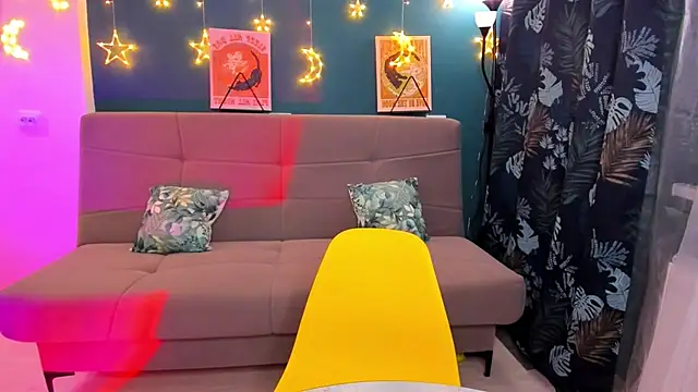 Xloe Queen online show from February 17, 2025, 2:15 pm