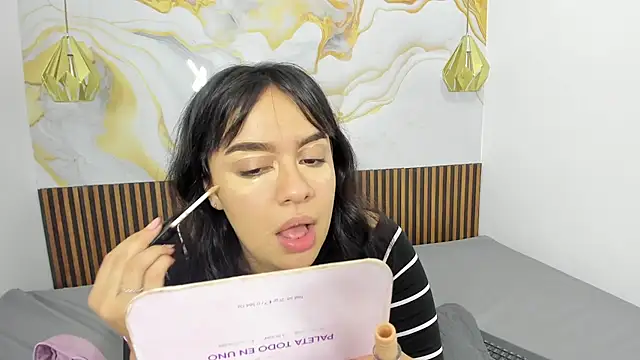 Snapshot of MelissaGilll chatting on November 12, 2025, 7:35 pm MelissaGilll online show from November 12, 2025, 7:35 pm