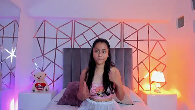 Giselle Roldan online show from February 11, 2025, 11:43 am