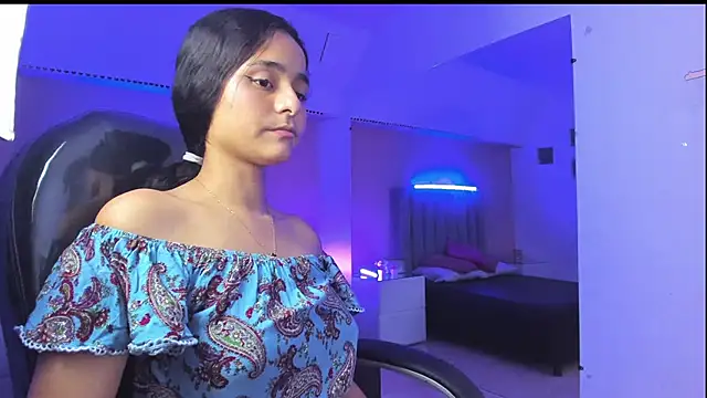 Giselle Roldan online show from May 24, 2026, 4:17 am