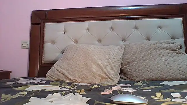 Snapshot of Frozenx chatting on February 28, 2026, 11:28 pm Frozenx online show from February 28, 2026, 11:28 pm