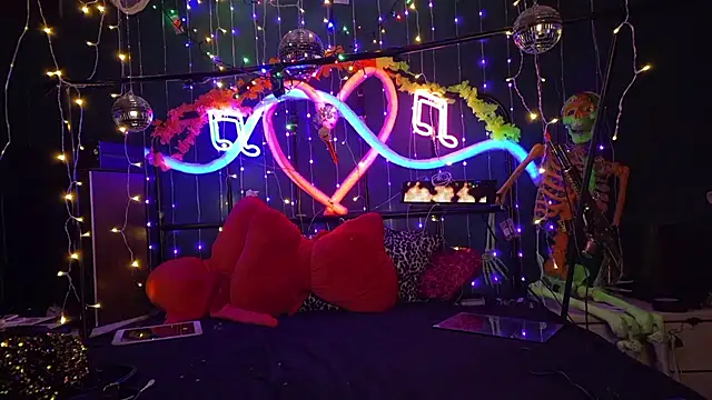 Snapshot of anonymouszN chatting on February 11, 2026, 8:36 pm anonymouszN online show from February 11, 2026, 8:36 pm