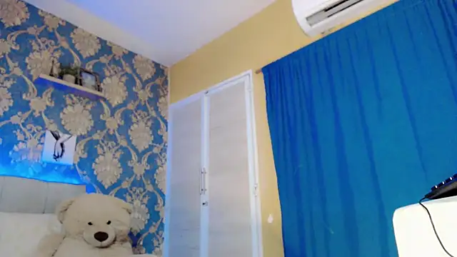 nicoledollts online show from May 4, 2026, 8:38 pm