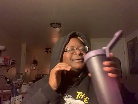 BigKittyRaven online show from January 3, 2025, 4:22 am