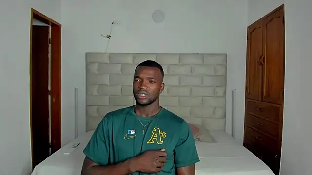 Snapshot of Dylan_Taylor chatting on February 9, 2026, 3:21 am Dylan Taylor online show from February 9, 2026, 3:21 am