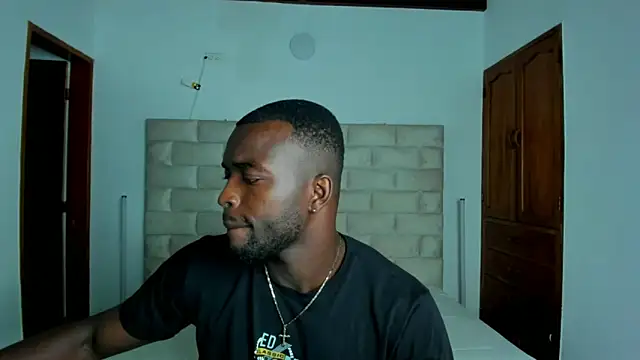 Snapshot of Dylan_Taylor chatting on February 10, 2026, 2:48 am Dylan Taylor online show from February 10, 2026, 2:48 am