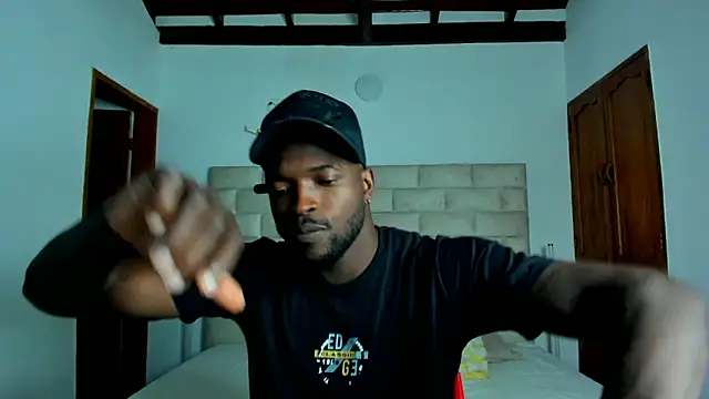 Snapshot of Dylan_Taylor chatting on February 18, 2026, 2:40 am Dylan Taylor online show from February 18, 2026, 2:40 am