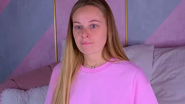 BeatriceEsmont online show from October 22, 2025, 7:13 pm