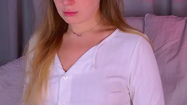 BeatriceEsmont online show from November 3, 2025, 7:26 pm