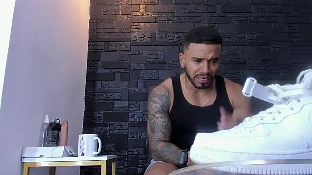 bruno miller  online show from November 28, 2025, 8:33 pm