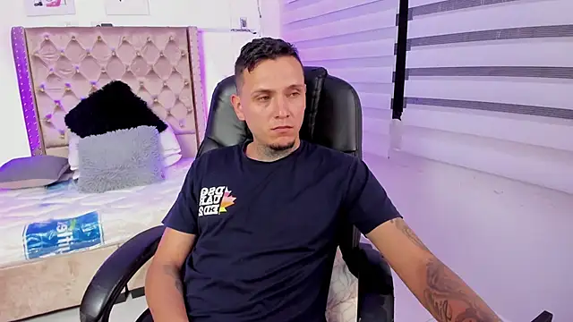 Snapshot of dann_torres chatting on December 5, 2024, 3:59 am dann torres online show from December 5, 2024, 3:59 am