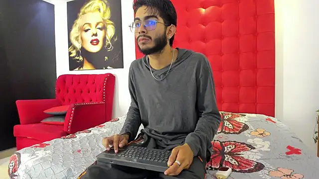 Snapshot of orion_perla chatting on March 11, 2025, 4:21 am orion perla online show from March 11, 2025, 4:21 am