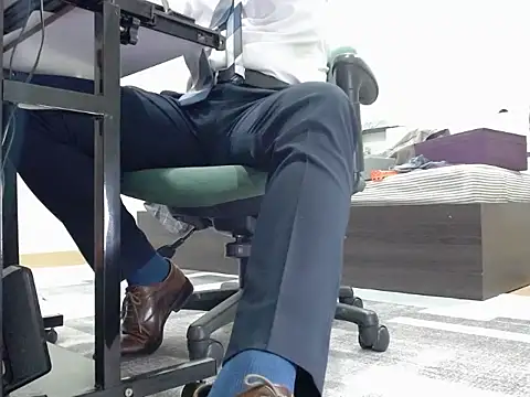 Snapshot of softlyS chatting on December 11, 2024, 4:09 pm softlyS online show from December 11, 2024, 4:09 pm