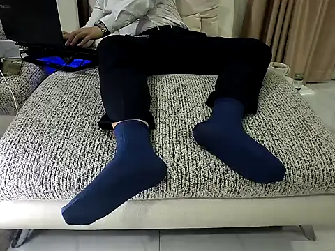 Snapshot of softlyS chatting on December 15, 2024, 3:20 pm softlyS online show from December 15, 2024, 3:20 pm