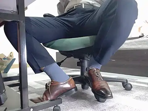 Snapshot of softlyS chatting on December 19, 2024, 1:51 pm softlyS online show from December 19, 2024, 1:51 pm