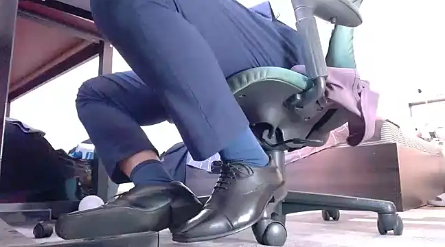 Snapshot of softlyS chatting on February 11, 2025, 7:44 am softlyS online show from February 11, 2025, 7:44 am