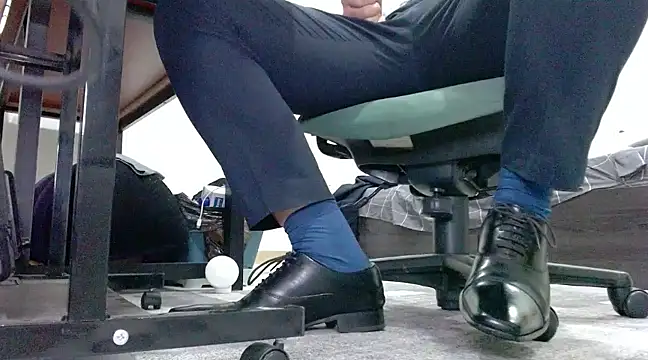 Snapshot of softlyS chatting on February 11, 2025, 3:40 pm softlyS online show from February 11, 2025, 3:40 pm