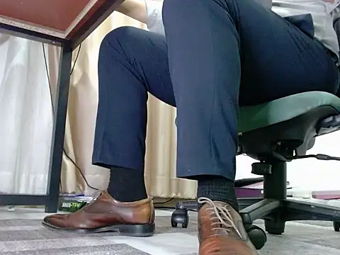 Snapshot of softlyS chatting on February 26, 2025, 4:35 pm softlyS online show from February 26, 2025, 4:35 pm