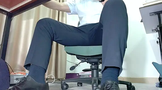 Snapshot of softlyS chatting on March 8, 2025, 3:35 pm softlyS online show from March 8, 2025, 3:35 pm