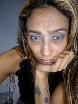 Snapshot of salome_drasin chatting on April 4, 2026, 3:38 am salome drasin online show from April 4, 2026, 3:38 am