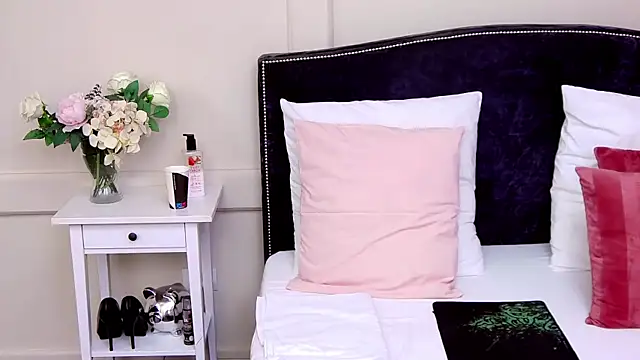 Snapshot of KatyNolan chatting on February 21, 2025, 3:12 am KatyNolan online show from February 21, 2025, 3:12 am