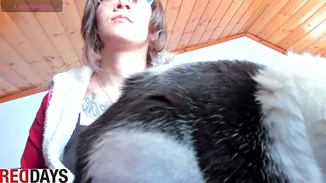 Darkness jones  online show from April 17, 2026, 6:44 pm