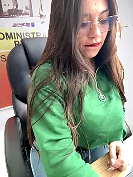 LIZ-06  online show from November 9, 2025, 3:43 pm