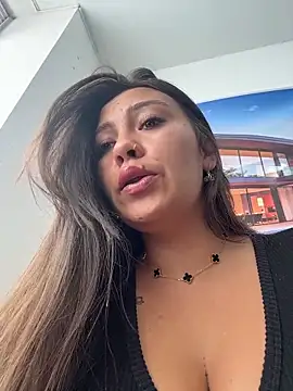 Snapshot of LIZ-06_ chatting on March 3, 2026, 1:50 pm LIZ-06 online show from March 3, 2026, 1:50 pm