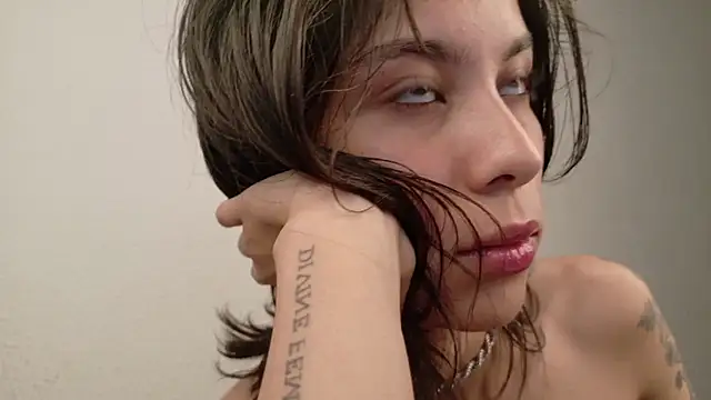 lia  Suummer online show from July 6, 2026, 11:07 pm