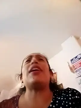 Snapshot of yaz_guzman chatting on December 7, 2024, 6:32 am yaz guzman online show from December 7, 2024, 6:32 am