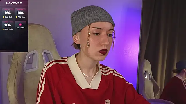 Snapshot of Maddy_Garcia chatting on December 8, 2024, 5:33 pm Maddy Garcia online show from December 8, 2024, 5:33 pm