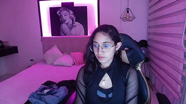 Lili Gomez  online show from January 14, 2025, 12:14 pm