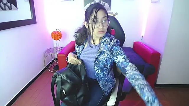 Lili Gomez  online show from January 21, 2025, 6:45 pm