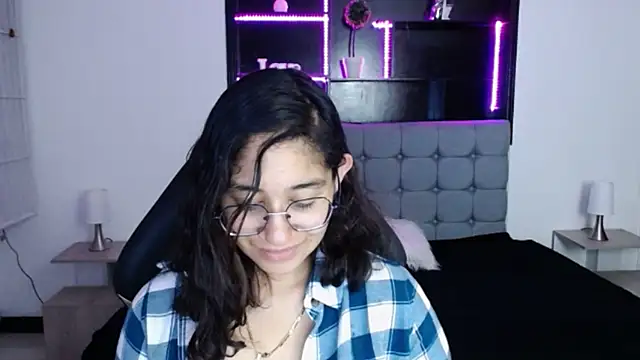 Lili Gomez  online show from January 25, 2025, 2:58 pm