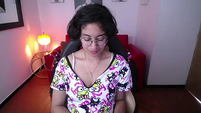 Lili Gomez  online show from February 15, 2025, 7:50 pm