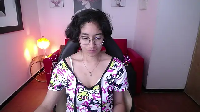 Lili Gomez  online show from February 16, 2025, 1:58 am