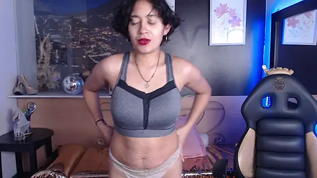 Lili Gomez  online show from October 20, 2025, 1:22 pm