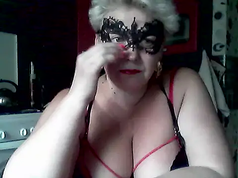Snapshot of Lisa_Suzie chatting on June 18, 2026, 6:35 am Lisa Suzie online show from June 18, 2026, 6:35 am