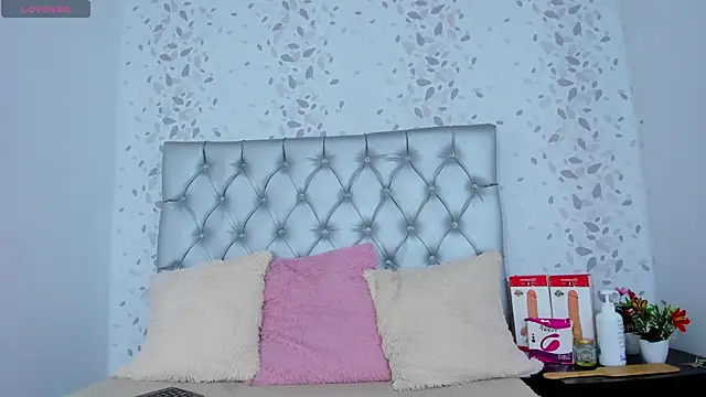Snapshot of candymery chatting on February 19, 2025, 7:38 pm candymery online show from February 19, 2025, 7:38 pm