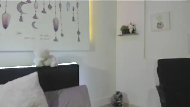 Emyli rousse  online show from December 18, 2024, 4:49 pm