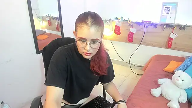 Emyli rousse  online show from December 24, 2024, 1:28 pm