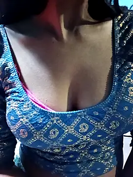 Snapshot of Kajal__Mehra chatting on November 14, 2025, 5:33 pm Kajal Mehra online show from November 14, 2025, 5:33 pm