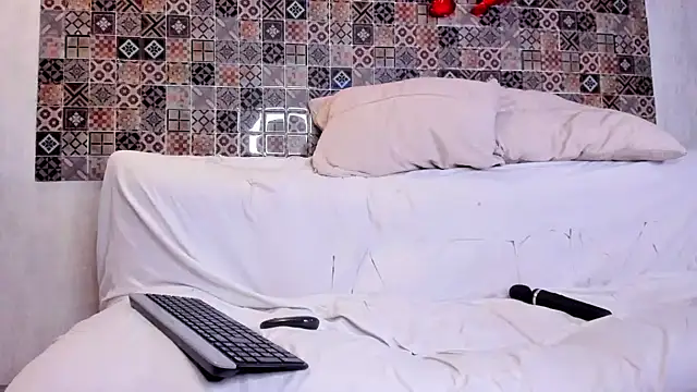 Pamela Johnsonn online show from February 8, 2025, 10:40 pm