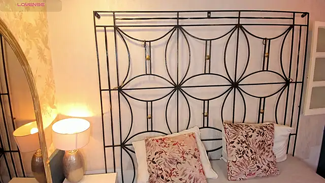 Pamela Johnsonn online show from September 23, 2025, 7:39 pm