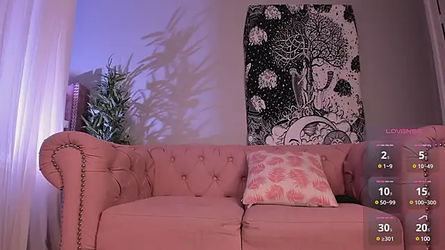 Lia Sweett  online show from January 30, 2025, 5:17 pm