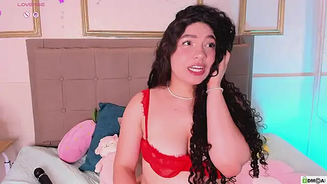 amandalee01 online show from May 25, 2026, 9:10 pm