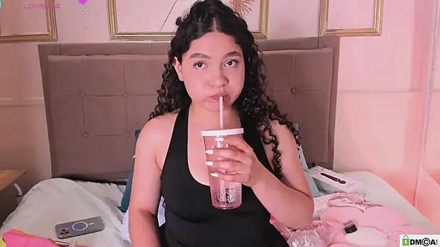 amandalee01 online show from May 30, 2026, 9:23 pm